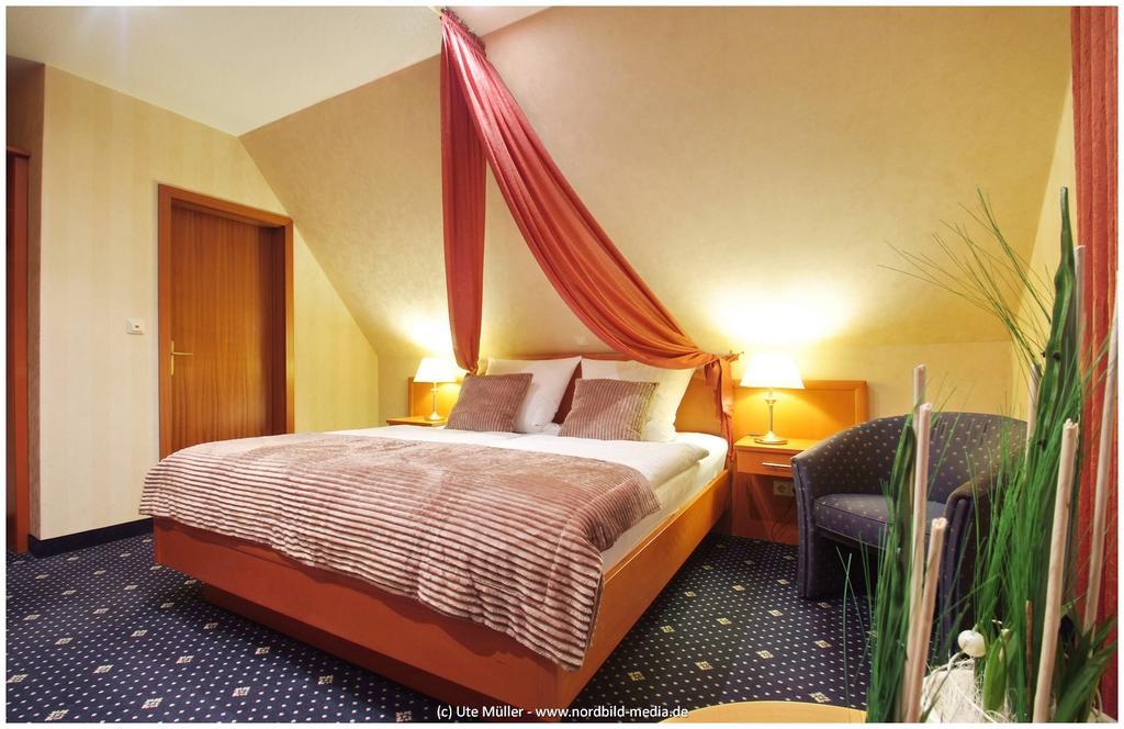 Zur Linde Hotel Heede Exterior photo